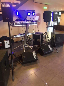 DJ , sonorizării muzicale